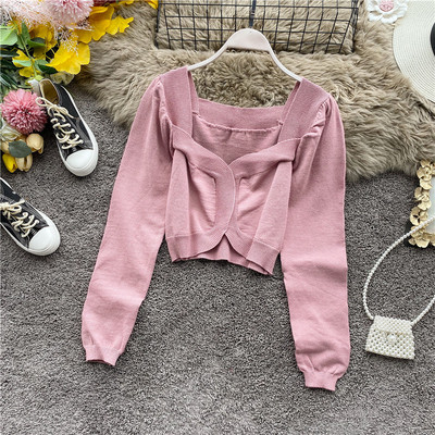 Μοντέρνα κοντή γυναικεία πλεκτή μπλούζα  με τετράγωνο λαιμόκοψη και μακρύ μανίκι σε πολλαπλά χρώματα