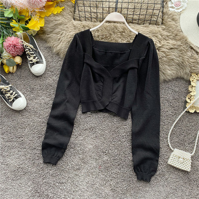 Μοντέρνα κοντή γυναικεία πλεκτή μπλούζα  με τετράγωνο λαιμόκοψη και μακρύ μανίκι σε πολλαπλά χρώματα