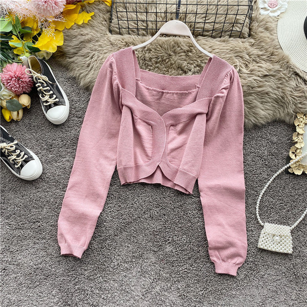 Μοντέρνα κοντή γυναικεία πλεκτή μπλούζα  με τετράγωνο λαιμόκοψη και μακρύ μανίκι σε πολλαπλά χρώματα