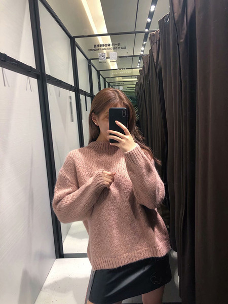 Ζεστό χειμερινό πουλόβερ κλασικό μοντέλο με ωοειδές λαιμόκοψη στο ροζ χρώμα