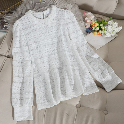 Γυναικείο δαντελένιο πουκάμισο με κλασικό γιακά σε μπεζ, μαύρο και άσπρο χρώμα