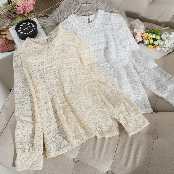 Γυναικείο δαντελένιο πουκάμισο με κλασικό γιακά σε μπεζ, μαύρο και άσπρο χρώμα