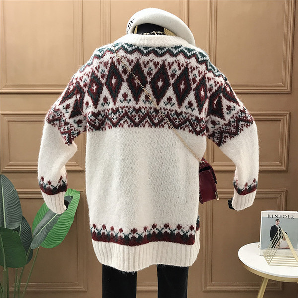 Női karácsonyi pulóver hosszú ujjal, kerek nyakkivágással fehér, zöld és piros színben