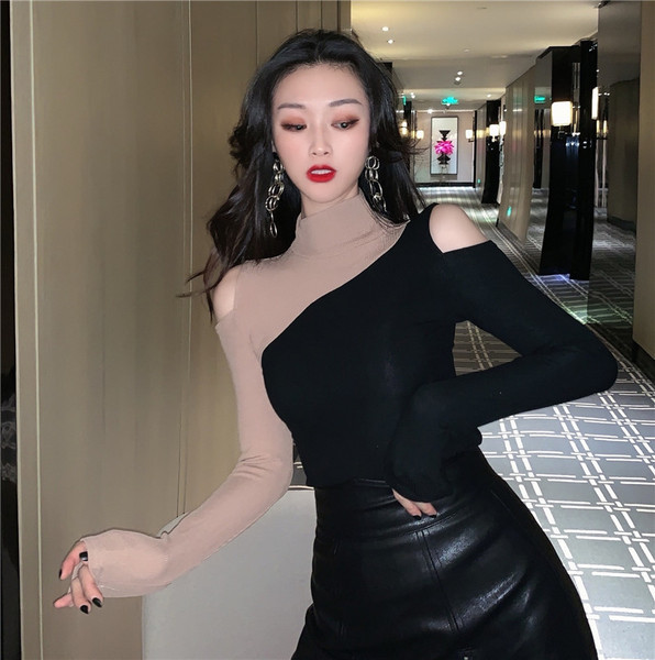 Καθημερινή γυναικεία μπλούζα σε δύο χρώματα με γυμνά ώμοι και κολάρο 