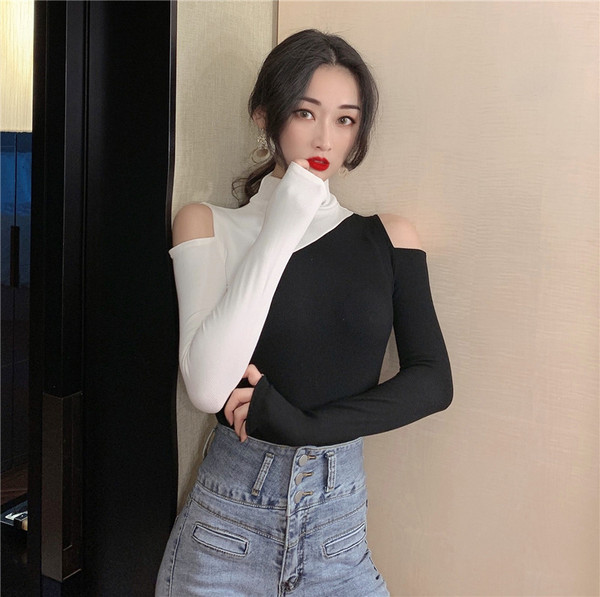 Καθημερινή γυναικεία μπλούζα σε δύο χρώματα με γυμνά ώμοι και κολάρο 