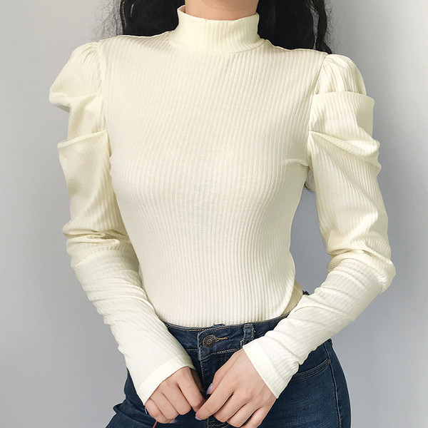 Γυναικείο κορμάκι με κολάρο με  και βολάν  μανίκι  σε λευκό χρώμα