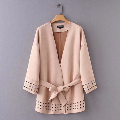 Modern női tavaszi-őszi kabát öko velúrból fém elemekkel és rózsaszín övvel