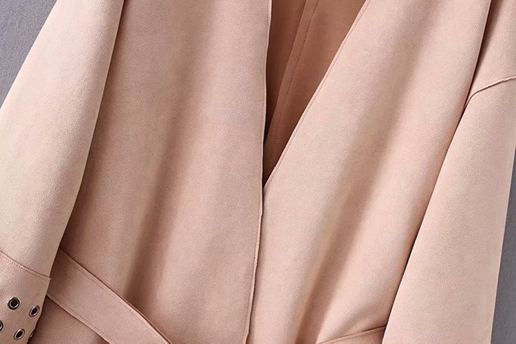 Modern női tavaszi-őszi kabát öko velúrból fém elemekkel és rózsaszín övvel