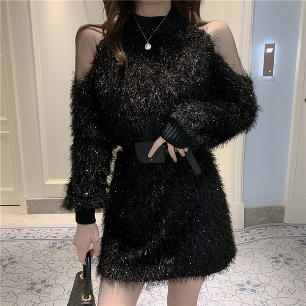 Rochie moderna de dama in alb si negru cu curea si ciucuri