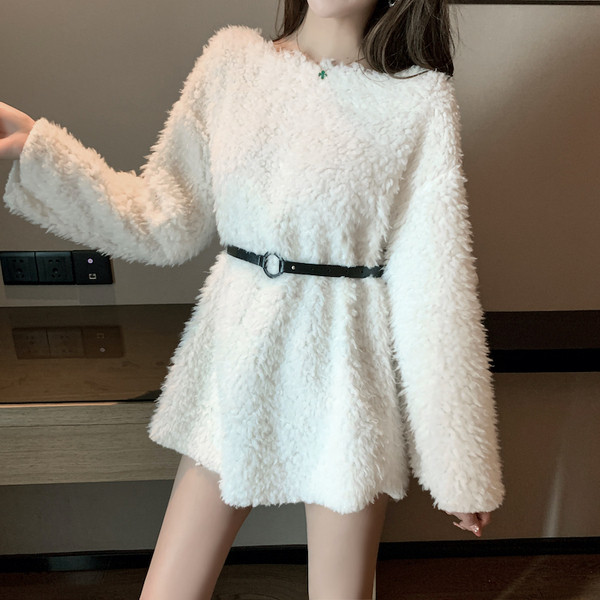 Γυναικείο χνουδωτό πουλόβερ και ζώνη με δαντέλα σε πράσινο, πορτοκαλί και λευκό  χρώμα- Λεπτό μοντέλο