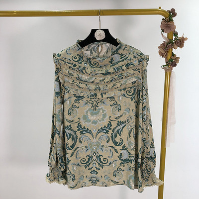 Γυναικεία casual μπλούζα με βολάν σε καφέ και γκρι  χρώμα και χρωματιστό μοτίβο