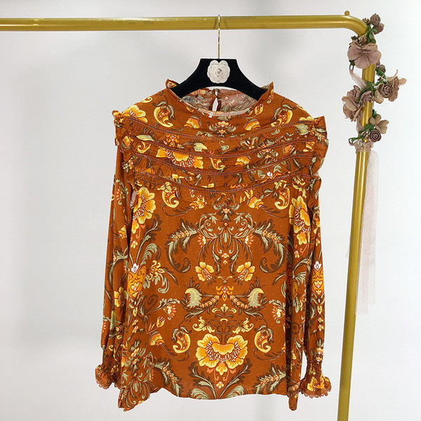 Γυναικεία casual μπλούζα με βολάν σε καφέ και γκρι  χρώμα και χρωματιστό μοτίβο 