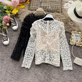 Μοντέρνα γυναικεία δαντελένια μπλούζα με φερμουάρ και οβάλ ντεκολτέ στο μπεζ και μαύρο χρώμα