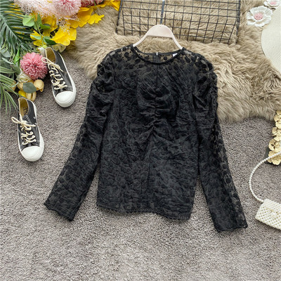 Μοντέρνα γυναικεία δαντελένια μπλούζα με φερμουάρ και οβάλ ντεκολτέ στο μπεζ και μαύρο χρώμα