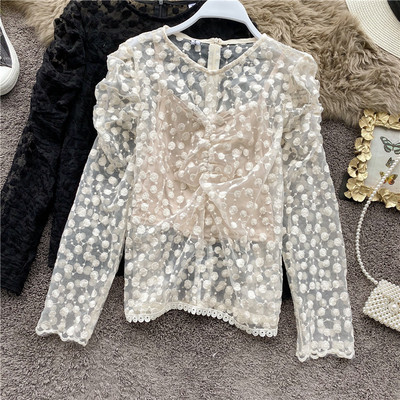 Μοντέρνα γυναικεία δαντελένια μπλούζα με φερμουάρ και οβάλ ντεκολτέ στο μπεζ και μαύρο χρώμα