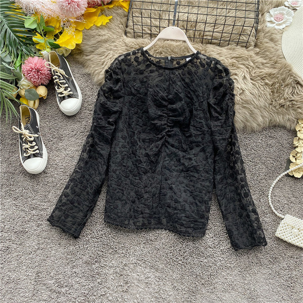 Μοντέρνα γυναικεία δαντελένια μπλούζα με φερμουάρ και οβάλ ντεκολτέ στο μπεζ και μαύρο χρώμα