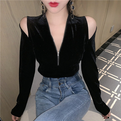 Bluză de damă din catifea neagră, cu fermoar și umerii goi