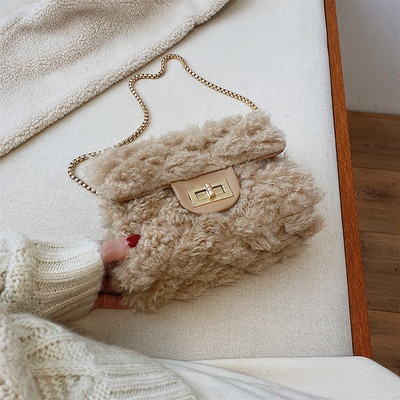 Geantă de pluș de damă cu închizătoare și lanț metalic