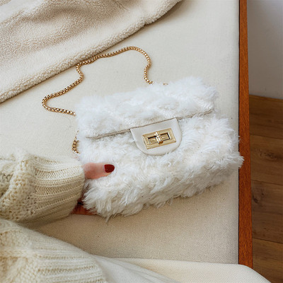 Geantă de pluș de damă cu închizătoare și lanț metalic
