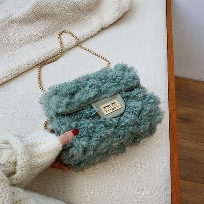 Geantă de pluș de damă cu închizătoare și lanț metalic