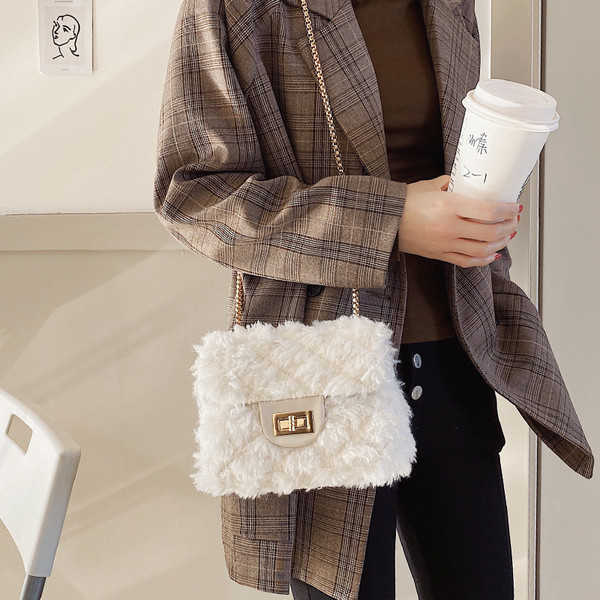 Geantă de pluș de damă cu închizătoare și lanț metalic