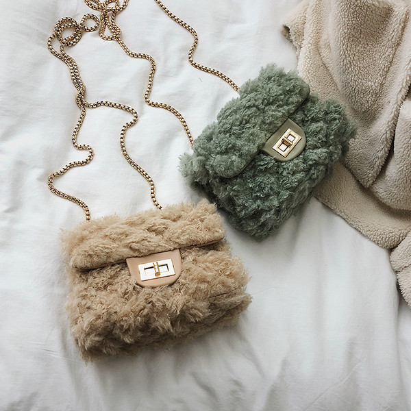 Geantă de pluș de damă cu închizătoare și lanț metalic
