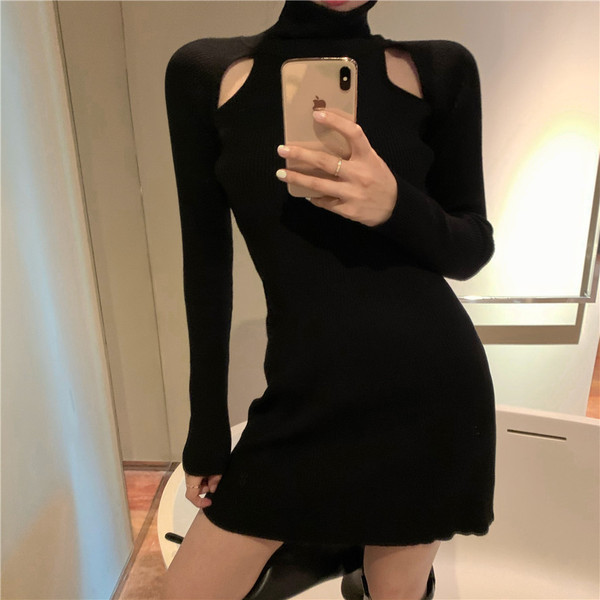 Rochie modernă de damă în negru, cu guler polo și mâneci lungi