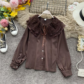 Μοντέρνο γυναικείο πουκάμισο με κορδόνια και κουμπιά σε λευκό, κόκκινο, λευκό και καφέ χρώμα