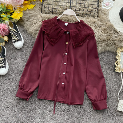 Μοντέρνο γυναικείο πουκάμισο με κορδόνια και κουμπιά σε λευκό, κόκκινο, λευκό και καφέ χρώμα