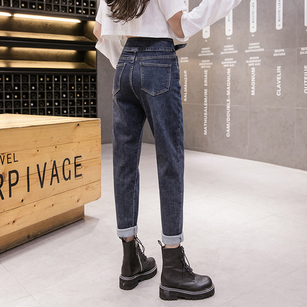 Μοντέρνα γυναικεία τζιν με ψηλ`η μέση σε μπλε χρώμα