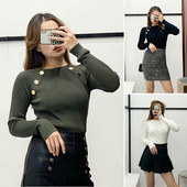 Λεπτή γυναικεία μπλούζα πλεκτή  με μεταλλικά κουμπιά σε πράσινο, λευκό και μαύρο χρώμα