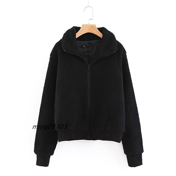 Σύντομο αθλητικό casual μπουφάν σε λευκό και μαύρο χρώμα με φερμουάρ