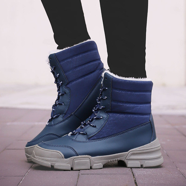 ÚJ modell női téli csizma fűzővel és puha béléssel fehér, piros, kék és fekete színekben