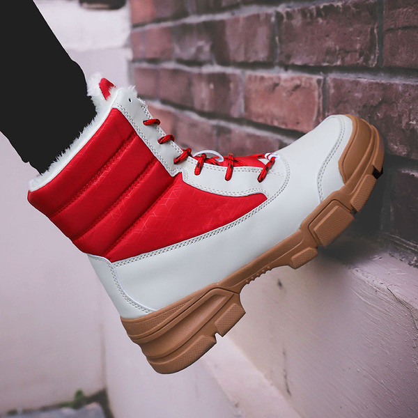 ÚJ modell női téli csizma fűzővel és puha béléssel fehér, piros, kék és fekete színekben