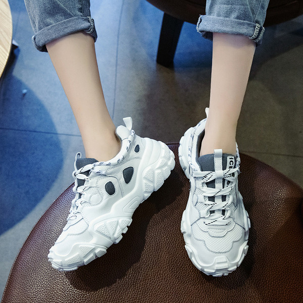 Γυναικεία casual αθλητικά πάνιναπαπούτσια με  ανθεκτική σόλα σε λευκό, μαύρο και κίτρινο χρώμα