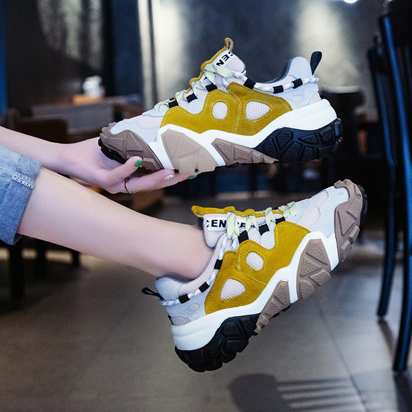 Γυναικεία casual αθλητικά πάνιναπαπούτσια με  ανθεκτική σόλα σε λευκό, μαύρο και κίτρινο χρώμα