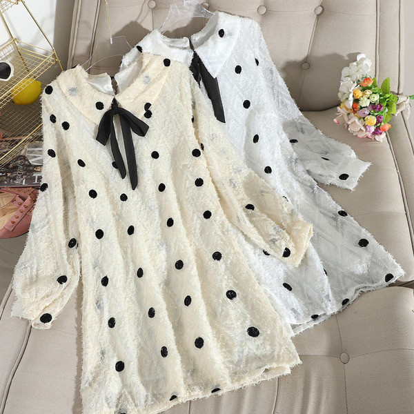 Rochie de dama cu buline cu panglica pe guler in alb, negru si bej