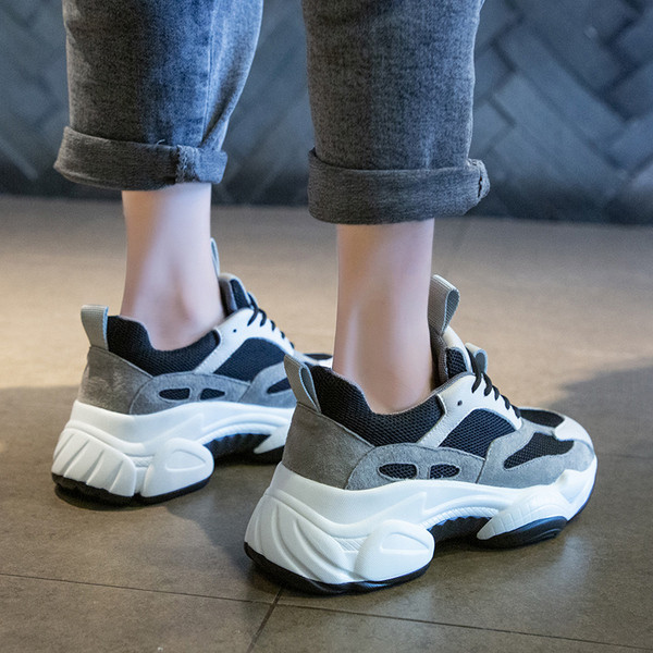 Γυναικεία casual αναπνεύσιμα αθλητικά  παπούτσια με χοντρή σόλα  σε γκρι χρώμα