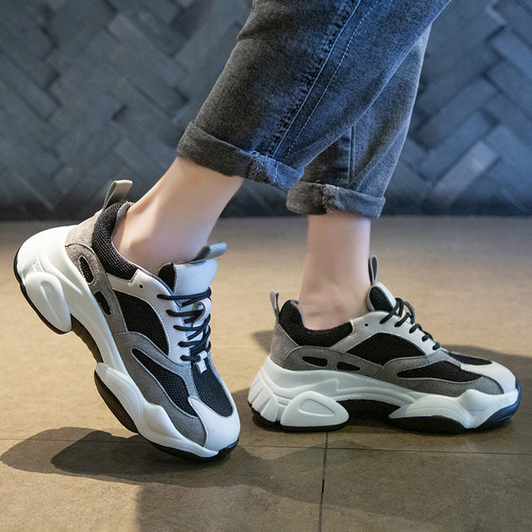Γυναικεία casual αναπνεύσιμα αθλητικά  παπούτσια με χοντρή σόλα  σε γκρι χρώμα