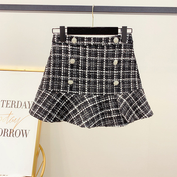 Γυναικέια καρό φούστα σε λευκό και μαύρο χρώμα