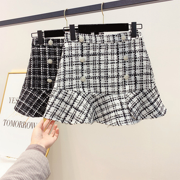 Γυναικέια καρό φούστα σε λευκό και μαύρο χρώμα