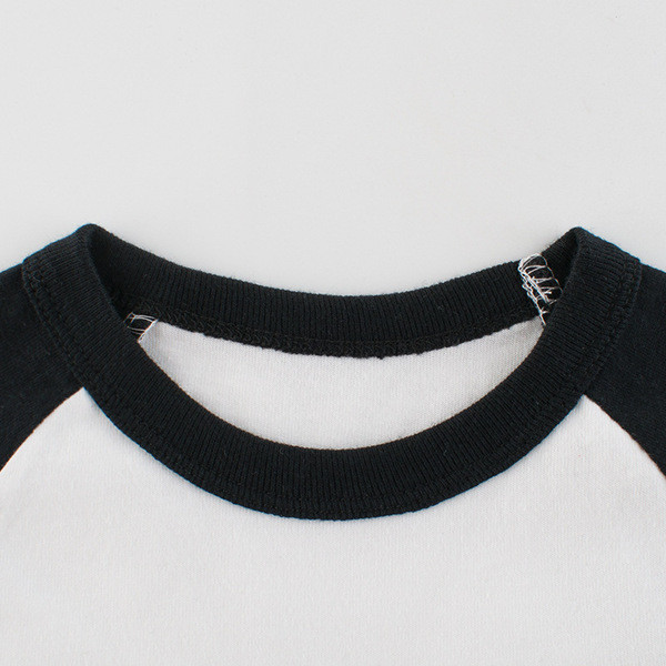 Παιδική μπλούζα για αγόρια σε λευκό χρώμα με εφαρμογή και στρογγυλό ντεκολτέ