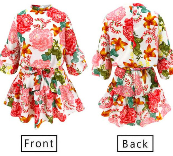 Modern női ruha színes mintával, ovális nyakkivágással