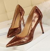 Modern női magassarkú cipő műszőrrel, négy színben