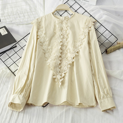 Női ing csipkével és kerek nyakkivágással, bézs és fehér színben