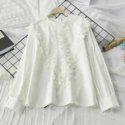 Női ing csipkével és kerek nyakkivágással, bézs és fehér színben