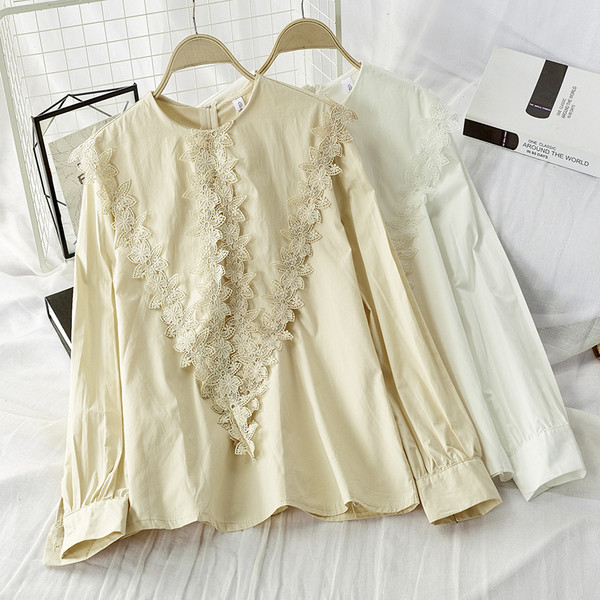 Női ing csipkével és kerek nyakkivágással, bézs és fehér színben