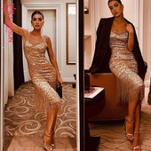 Μοντέρνο γυναικείο μακρύ φόρεμα  με λεπτές λωρίδες, κρόσσια και πούλιες σε ροζ χρώμα