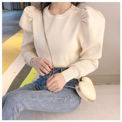 Női kötött pulóver ovális nyakkivágással és puffos ujjakkal bézs és rózsaszín színben