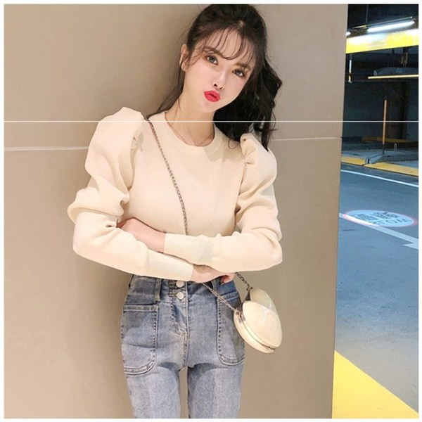 Női kötött pulóver ovális nyakkivágással és puffos ujjakkal bézs és rózsaszín színben